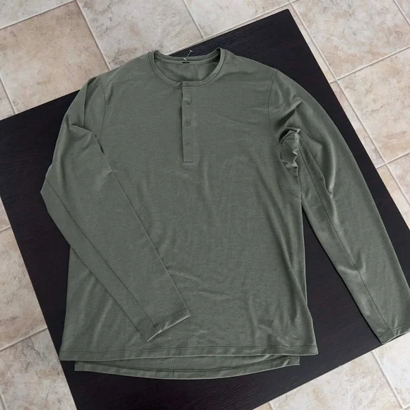 Lululemon Men’s Sage Green Heathered Long Sleeve Shirt Gorpcore Henley - Picture 2 of 5